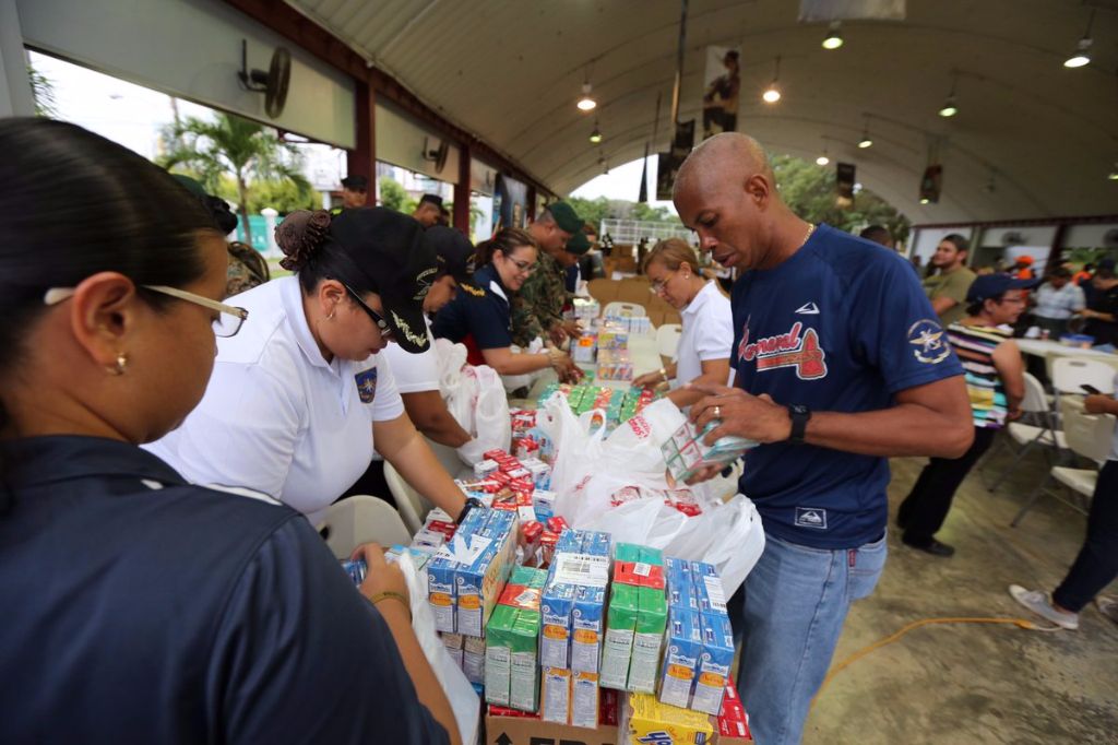 Panameños Envian donaciones a Islas del Caribe Afectadas por Huracán Irma.