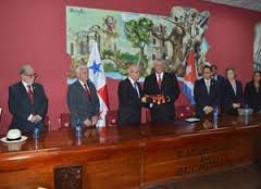 Confieren a Raúl título de Doctor Honoris Causa de la Universidad de Panamá