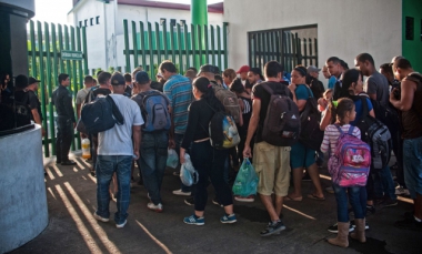 350 Emigrantes Cubanos se entregan a Autoridades de EEUU.